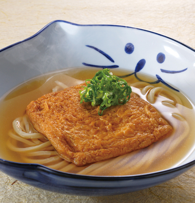 大きなきつね揚げに天然素材の無添加出汁のきつねうどん